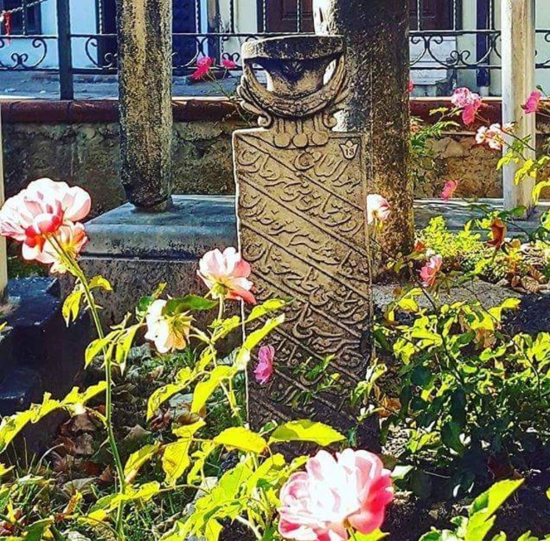 Nazardan vefat eden Ayşe Bedriye hanımın mezartaşı (Yüzbaşı Hacı Osman Efendi kerimesi) 1291-1875 Bursa Üftade kabristanı