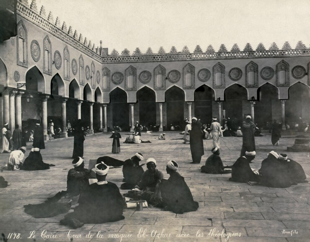 A photo of the courtyard of the Al-Azhar Mosque a century and a half ago