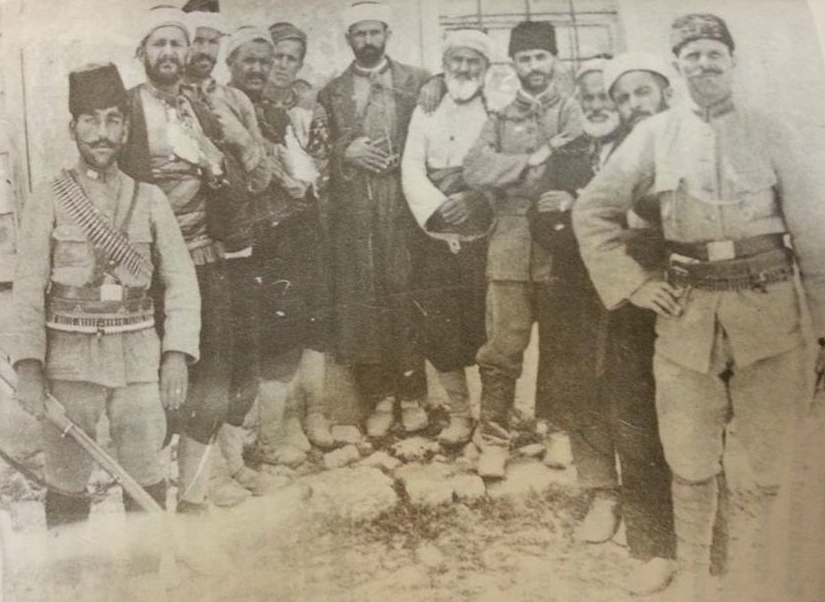 Konya'da boyunlarından zincirli halde mahkemeye götürülenler