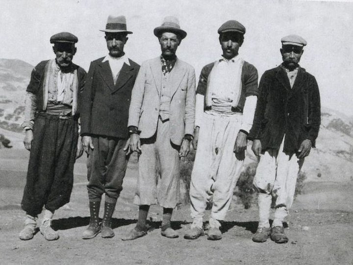 Şapka giyerek uygarlaşan Anadolu köylüleri